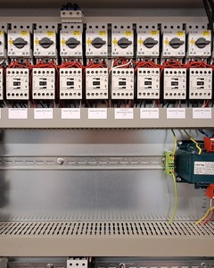 Switch cabinet feeding Master Betagoldfarm